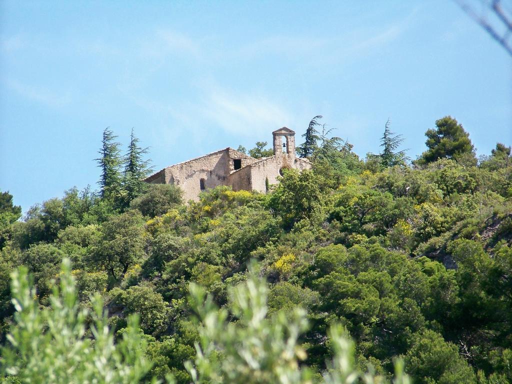 Hotel Logis De L'Etang à Cucuron Extérieur photo